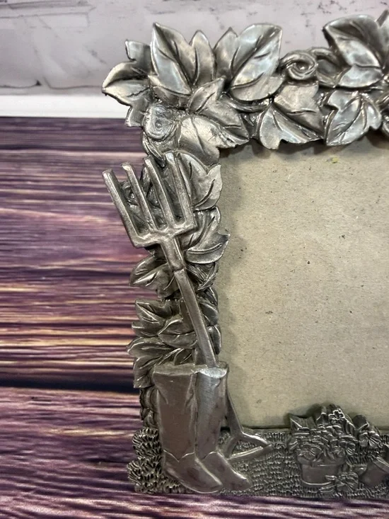 Perfect Art Nouveau Pewter Garden Theme Silver Photo Frame. Watering Can Flowers - Picture 2 of 16